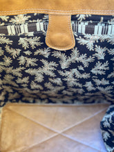 Load image into Gallery viewer, The SANDPIPER Traveller - Includes Free Lacing Tutorial & Template