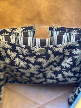 Load image into Gallery viewer, The SANDPIPER Traveller - Includes Free Lacing Tutorial & Template