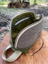 Load image into Gallery viewer, The PEREGRINE Dopp
